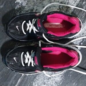 Nike Initiator Running Shoes Black and Pink